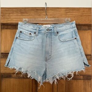 Abercrombie & Fitch High Rise Mom Short. Size 26